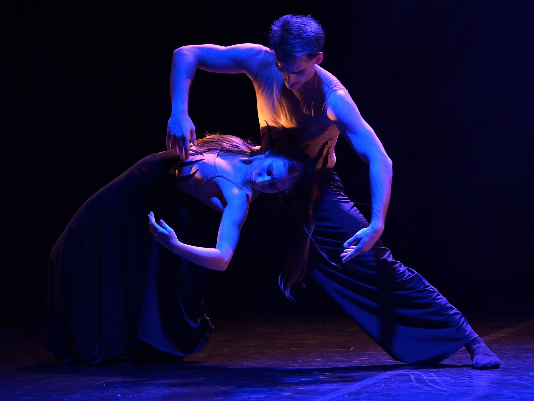 Místo na zemi. Bezpředmětná křehkost. Bohemia balet. Julie Miadiková a Matěj Šimůnek. Foto: Ivo Dankovič.